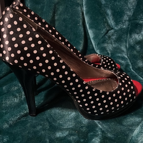 Gorgeous black and white stilettos - Picture 3 of 7